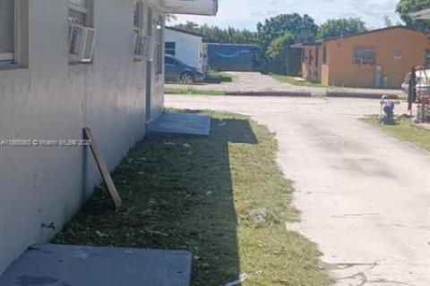 House in Homestead, Florida 2 bedrooms, 145.48 sq.m. № 1895760 - photo 2