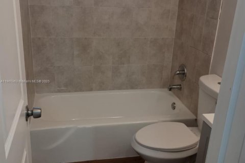 House in Homestead, Florida 2 bedrooms, 145.48 sq.m. № 1895760 - photo 10