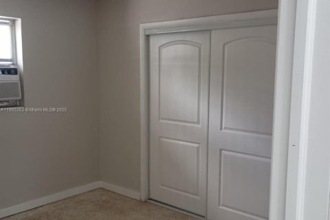 House in Homestead, Florida 2 bedrooms, 145.48 sq.m. № 1895760 - photo 6