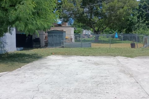 House in Homestead, Florida 2 bedrooms, 145.48 sq.m. № 1895760 - photo 12