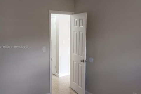House in Homestead, Florida 2 bedrooms, 145.48 sq.m. № 1895760 - photo 4