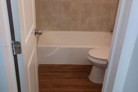 House in Homestead, Florida 2 bedrooms, 145.48 sq.m. № 1895760 - photo 7