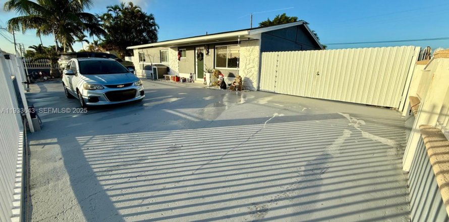 Villa ou maison à Miami, Floride 3 chambres, 115.94 m2 № 1991437