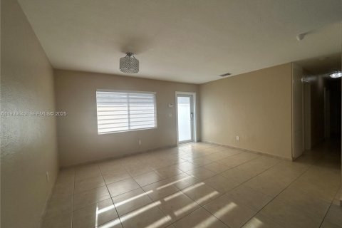 Villa ou maison à vendre à Miami, Floride: 3 chambres, 115.94 m2 № 1991437 - photo 3