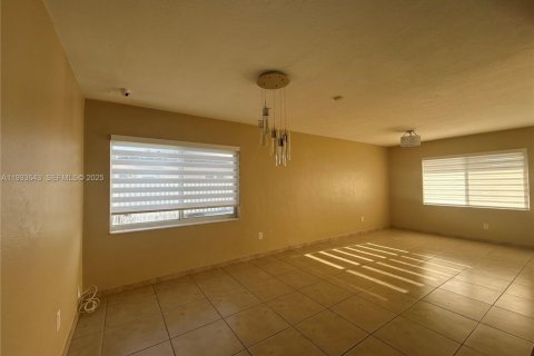 Villa ou maison à vendre à Miami, Floride: 3 chambres, 115.94 m2 № 1991437 - photo 4