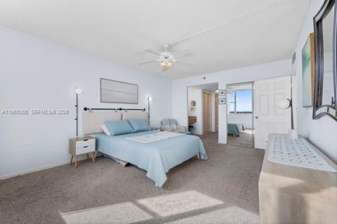 Condo in Hollywood, Florida, 2 bedrooms  № 2028137 - photo 13