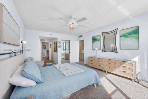 Condo in Hollywood, Florida, 2 bedrooms  № 2028137 - photo 14