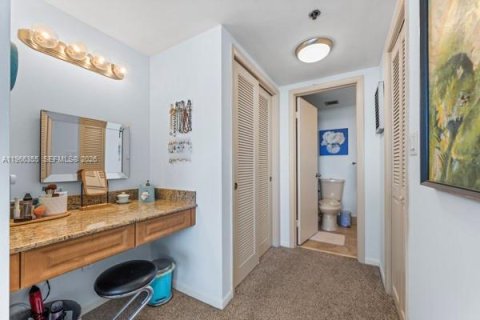 Condo in Hollywood, Florida, 2 bedrooms  № 2028137 - photo 15