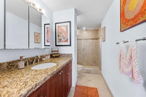 Condo in Hollywood, Florida, 2 bedrooms  № 2028137 - photo 19