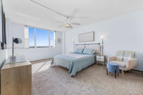 Condo in Hollywood, Florida, 2 bedrooms  № 2028137 - photo 11