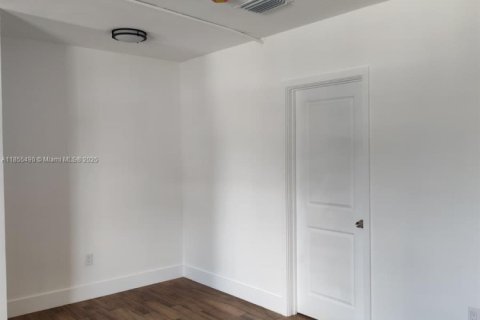 Apartment in Miami Springs, Florida 1 bedroom, 55.74 sq.m. № 1875115 - photo 11