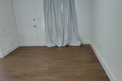 Apartment in Miami Springs, Florida 1 bedroom, 55.74 sq.m. № 1875115 - photo 2