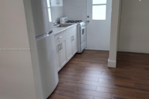 Apartment in Miami Springs, Florida 1 bedroom, 55.74 sq.m. № 1875115 - photo 1