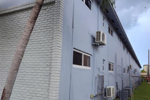 Apartment in Miami Springs, Florida 1 bedroom, 55.74 sq.m. № 1875115 - photo 8