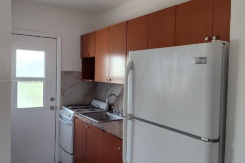 Apartment in Miami Springs, Florida 1 bedroom, 55.74 sq.m. № 1875115 - photo 10