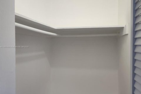 Apartment in Miami Springs, Florida 1 bedroom, 55.74 sq.m. № 1875115 - photo 14