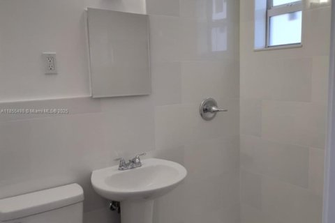 Apartment in Miami Springs, Florida 1 bedroom, 55.74 sq.m. № 1875115 - photo 15