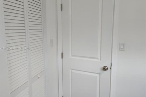 Apartment in Miami Springs, Florida 1 bedroom, 55.74 sq.m. № 1875115 - photo 3