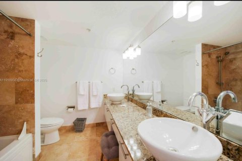 Condominio en alquiler en Miami, Florida, 2 dormitorios, 130.25 m2 № 1973312 - foto 5