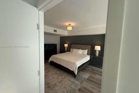 Condominio en alquiler en Miami, Florida, 2 dormitorios, 130.25 m2 № 1973312 - foto 16