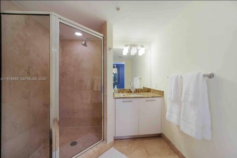 Condominio en alquiler en Miami, Florida, 2 dormitorios, 130.25 m2 № 1973312 - foto 25