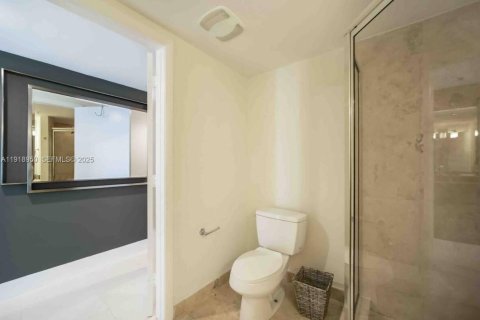 Condominio en alquiler en Miami, Florida, 2 dormitorios, 130.25 m2 № 1973312 - foto 12