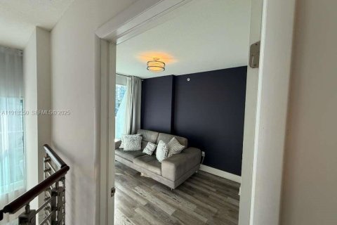 Condominio en alquiler en Miami, Florida, 2 dormitorios, 130.25 m2 № 1973312 - foto 19