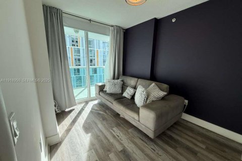 Condominio en alquiler en Miami, Florida, 2 dormitorios, 130.25 m2 № 1973312 - foto 17