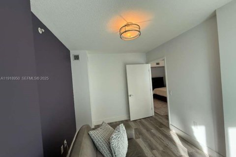Condominio en alquiler en Miami, Florida, 2 dormitorios, 130.25 m2 № 1973312 - foto 20