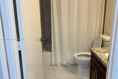 Condo in Pompano Beach, Florida, 2 bedrooms  № 2002767 - photo 12