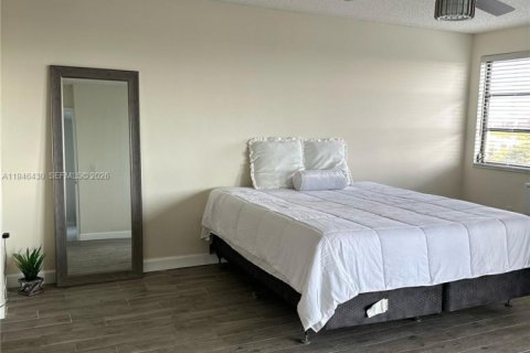 Condo in Pompano Beach, Florida, 2 bedrooms  № 2002767 - photo 22