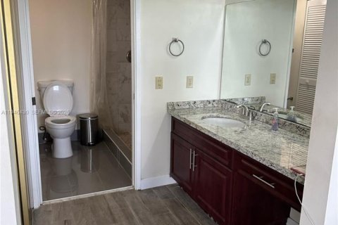 Condo in Pompano Beach, Florida, 2 bedrooms  № 2002767 - photo 11