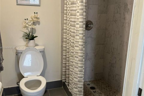 Condo in Pompano Beach, Florida, 2 bedrooms  № 2002767 - photo 26