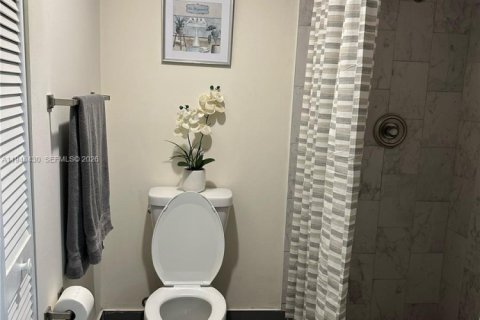 Condo in Pompano Beach, Florida, 2 bedrooms  № 2002767 - photo 24