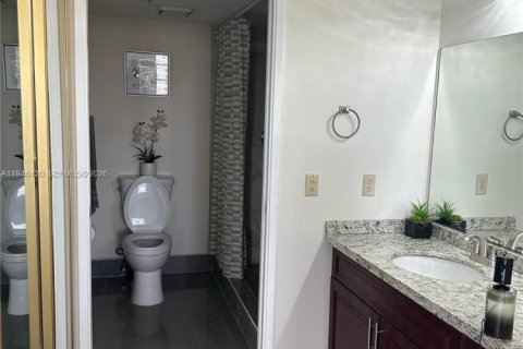 Condo in Pompano Beach, Florida, 2 bedrooms  № 2002767 - photo 21