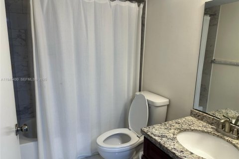 Condo in Pompano Beach, Florida, 2 bedrooms  № 2002767 - photo 2