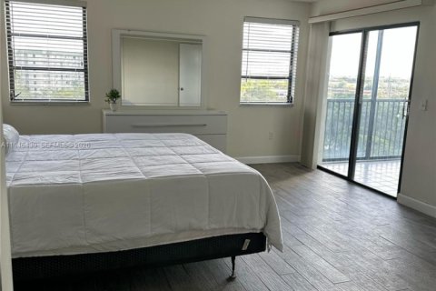 Condo in Pompano Beach, Florida, 2 bedrooms  № 2002767 - photo 28