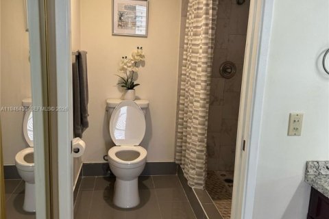 Condo in Pompano Beach, Florida, 2 bedrooms  № 2002767 - photo 27