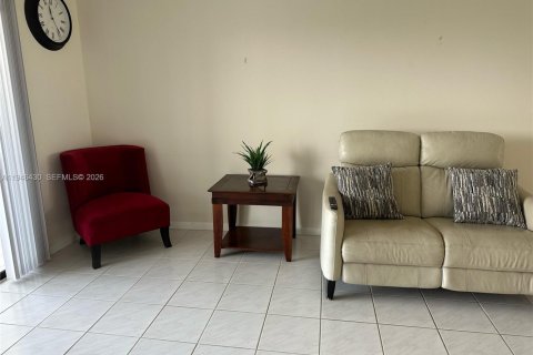 Condo in Pompano Beach, Florida, 2 bedrooms  № 2002767 - photo 8
