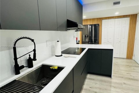 Купить кондоминиум в Хайалиа, Флорида 3 спальни, 118.73м2, № 2091087 - фото 2