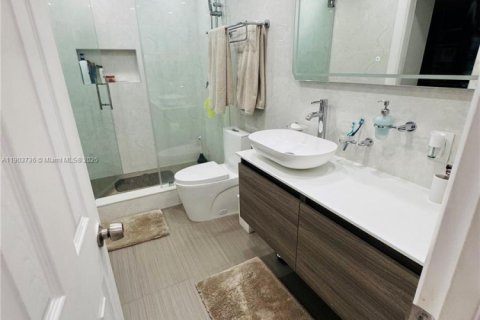 Купить кондоминиум в Хайалиа, Флорида 3 спальни, 118.73м2, № 2091087 - фото 10
