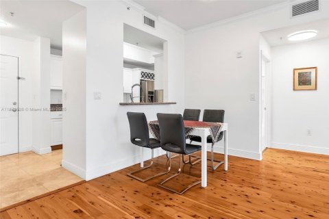 Condo in Miami, Florida, 2 bedrooms  № 1925553 - photo 14