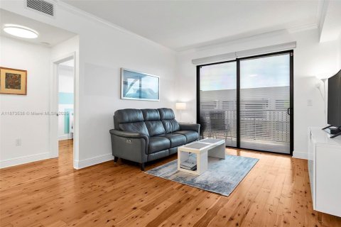 Condo in Miami, Florida, 2 bedrooms  № 1925553 - photo 12