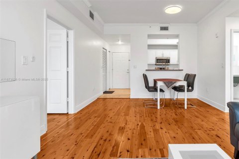 Condo in Miami, Florida, 2 bedrooms  № 1925553 - photo 19