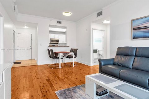 Condo in Miami, Florida, 2 bedrooms  № 1925553 - photo 20