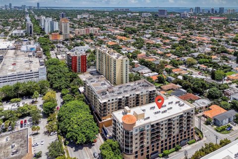 Condo in Miami, Florida, 2 bedrooms  № 1925553 - photo 2