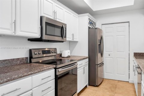 Condo in Miami, Florida, 2 bedrooms  № 1925553 - photo 6