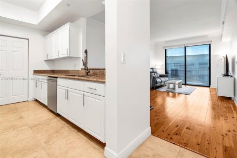 Condo in Miami, Florida, 2 bedrooms  № 1925553 - photo 4