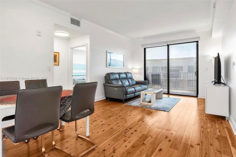 Condo in Miami, Florida, 2 bedrooms  № 1925553 - photo 11