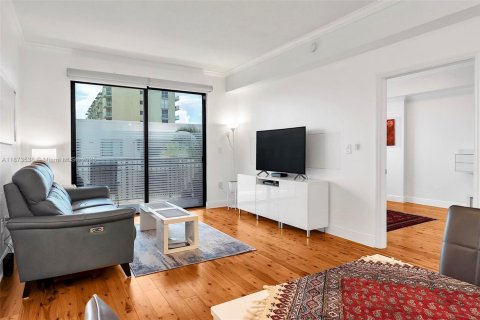 Condo in Miami, Florida, 2 bedrooms  № 1925553 - photo 18